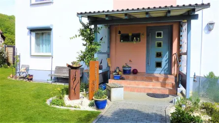 Hauszugang Bild 1 (© Erika Thurau)