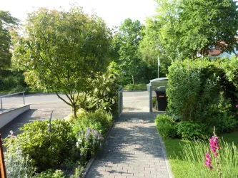 Blick zum Hauseingang (© Erika Thurau)