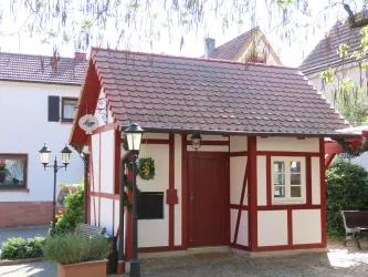 Backhaus mit Fachwerk und Eingangstür (© Urlaubsregion Freinsheim)