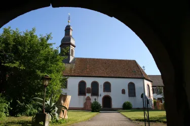 Blick vom Torbogen des Rathauses
