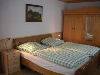 Schlafzimmer 1