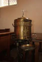 Kath. Kirche Taufbecken