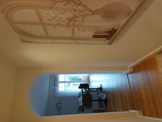 Blick vom Flur in das Wohnzimmer