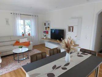 Wohnzimmer mit Küche