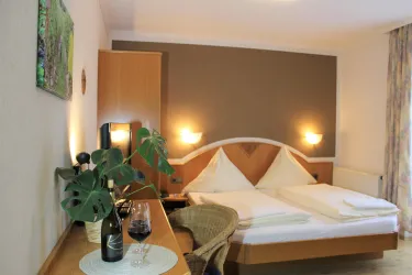 Doppelzimmer Winzerhotel Kinges-Kessel (© Winzerhotel Kinges-Kessel)