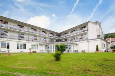 Hotelansicht von draußen (© Hotel Südpfalz Terrassen)