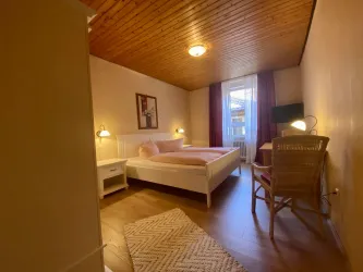 Zimmer 5 Innenansicht quer (2)