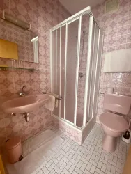 Zimmer 1 Bad hoch
