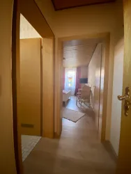 Zimmer 5 Innenansicht Flur hoch