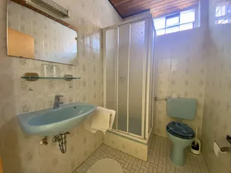 Zimmer 3 Innenansicht Bad quer
