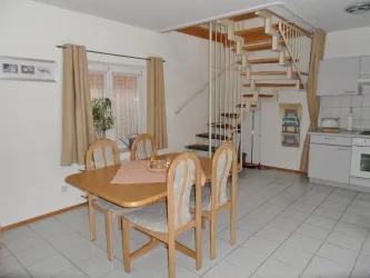 Eßbereich + Treppe zur Schlafetage