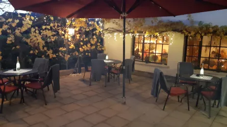 Terrasse (© Weinstube Zechpeter)