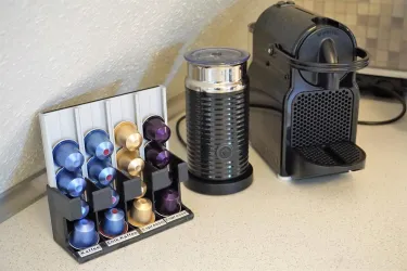 Küche mit Nespresso Maschine (© Strohm)