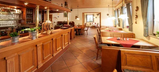 Theke-Daubenborner-Hof-Landgasthaus-bei-Enkenbach-