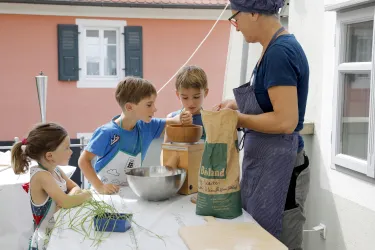 Brotbackkurs (© Verein Backhaus Freinsheim e.V.)