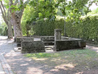 Guter Brunnen Brunnenanlage mit Begrünung (© Urlaubsregion Freinsheim)
