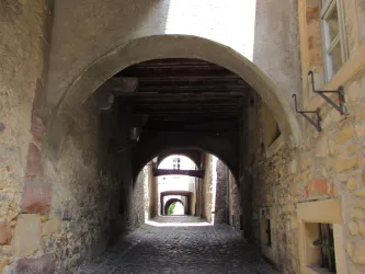 Stadtführung 1, Stadtmauerdurchgang (© Urlaubsregion Freinsheim - E. Metzger)