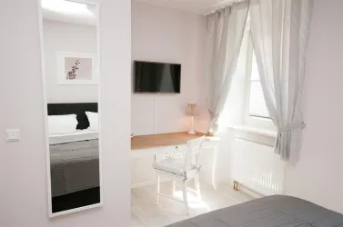 Grauburgunder - Arbeitsplatz im Schlafzimmer (© Familie Diehl)