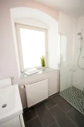 Bärengasse - Wohnbsp. Badezimmer Grauburgunder (© Familie Diehl)
