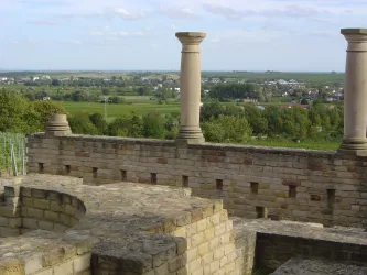 Römervilla Weilberg, Mauer mit Säulen (© Urlaubsregion Freinsheim - E. Metzger)