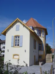 Spital Vorderseite mit Treppe (© Urlaubsregion Freinsheim)
