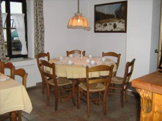 Gutsausschank - Innenansicht (© Weingut Kreuzhof)