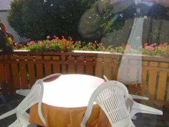 je ein Balkon pro Wohnung