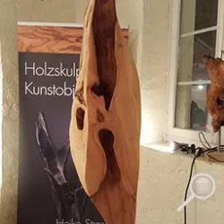 Stehle aus Holz und Metall (© Heiko Strasser)