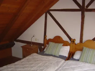 Schlafzimmer 2 im Dachgeschoss (© Fewo Am Pulverturm)