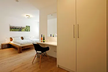 Schlafzimmer Bild 3 (© Weingut Kirchner - Melanie Hubach)