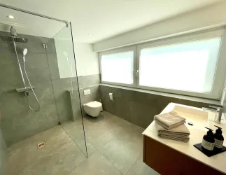 Dusche (© Birgit und Jörg Bohm)