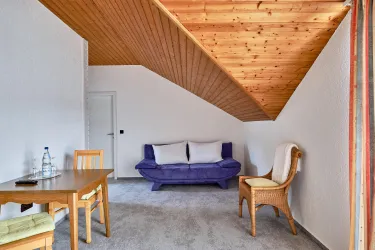 180412-172119-XT2A3657-1-zimmer--2400