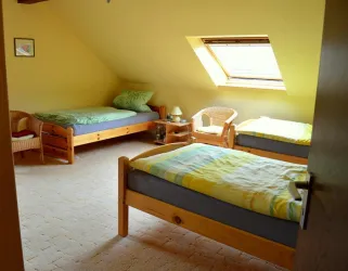Dreibettzimmer DG neu