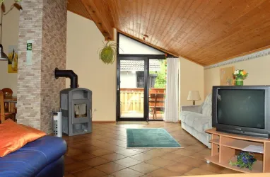 Wohnzimmer mit Kamin DG neu