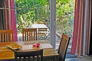 Essplatz mit Ausblick auf Terrasse_Wohnung Regenbo