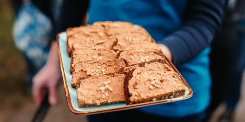 Brot mit Tomatenaufstrich