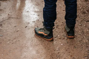 Festes Schuhwerk in den Weinbergen ist ein Muss!