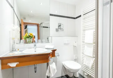 Doppelzimmer_SUP_Bad_