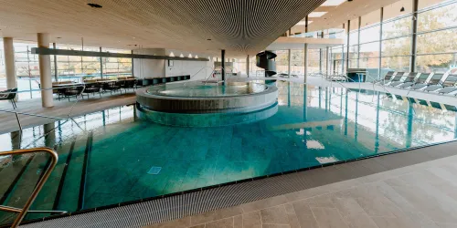 Thermalwasserbecken innen