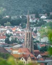 70 Meter ragt der 1866 erneuerte Turm empor