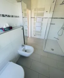 Badezimmer 1. OG_Foto 3