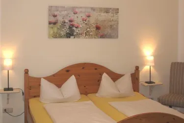 Doppelzimmer 2 (© Gästehaus im Weingut Karst)