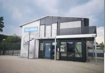 Firmengebäude