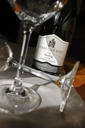 Wein und Gläser (© Stadt Bad Dürkheim)