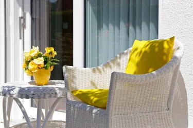 Sitzplatz auf der Terrasse (© Stadt Bad Dürkheim)