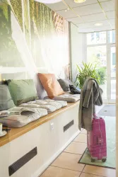 H19_DÜW_Eingangsbereich-ohne-Personen (1)-min