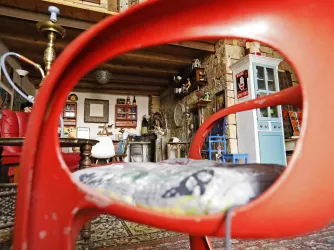 Überdachter Sitzplatz im Innenhof (© Stadt Bad Dürkheim)