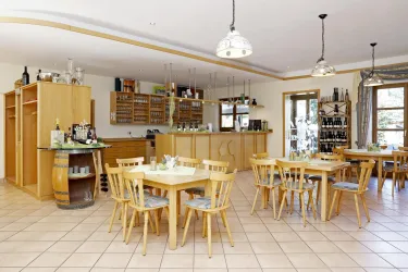 Innenansicht mit Theke