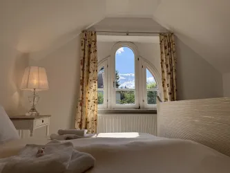Schlafzimmer 1 mit Blick auf den Flaggenturm