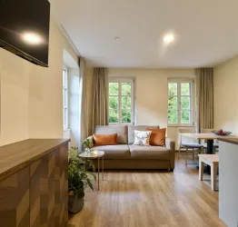 Standardstudio_Blick auf Ess- und Wohnbereich
